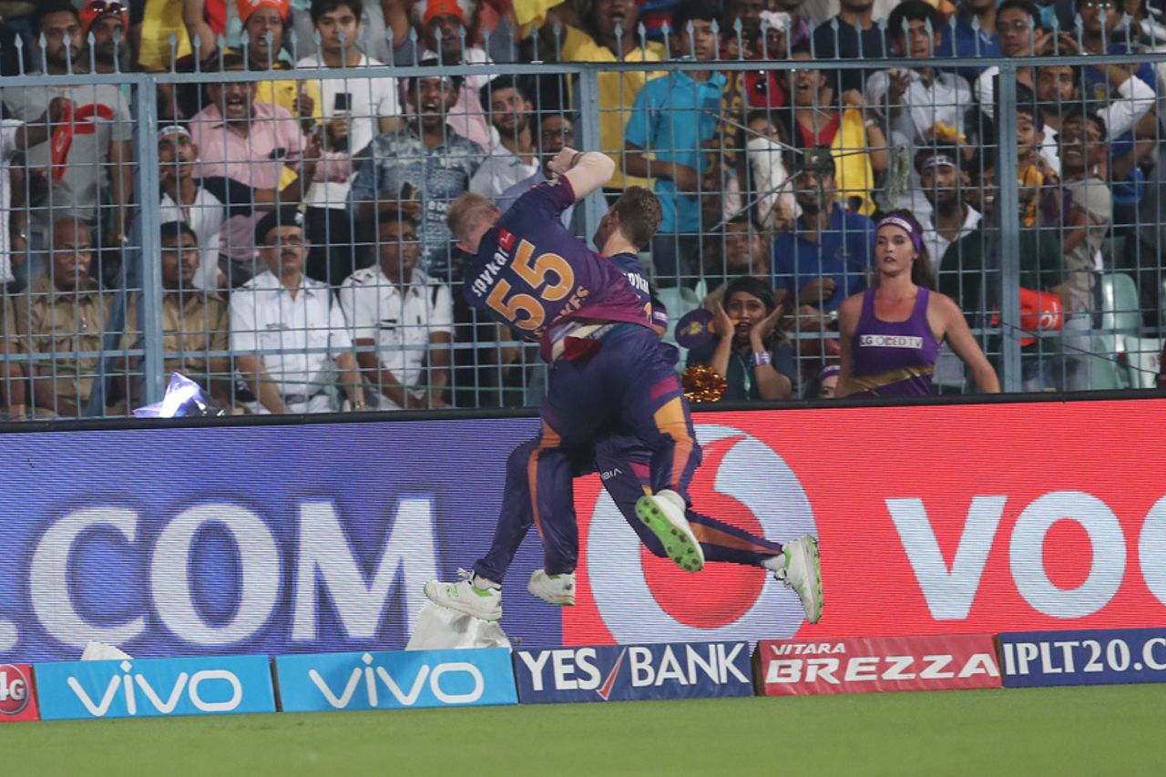 Ben Stokes and Steven Smith collided while going for a catch, Kolkata Knight Riders v Rising Pune Supergiant, IPL 2017, Kolkata, May 3, 2017
