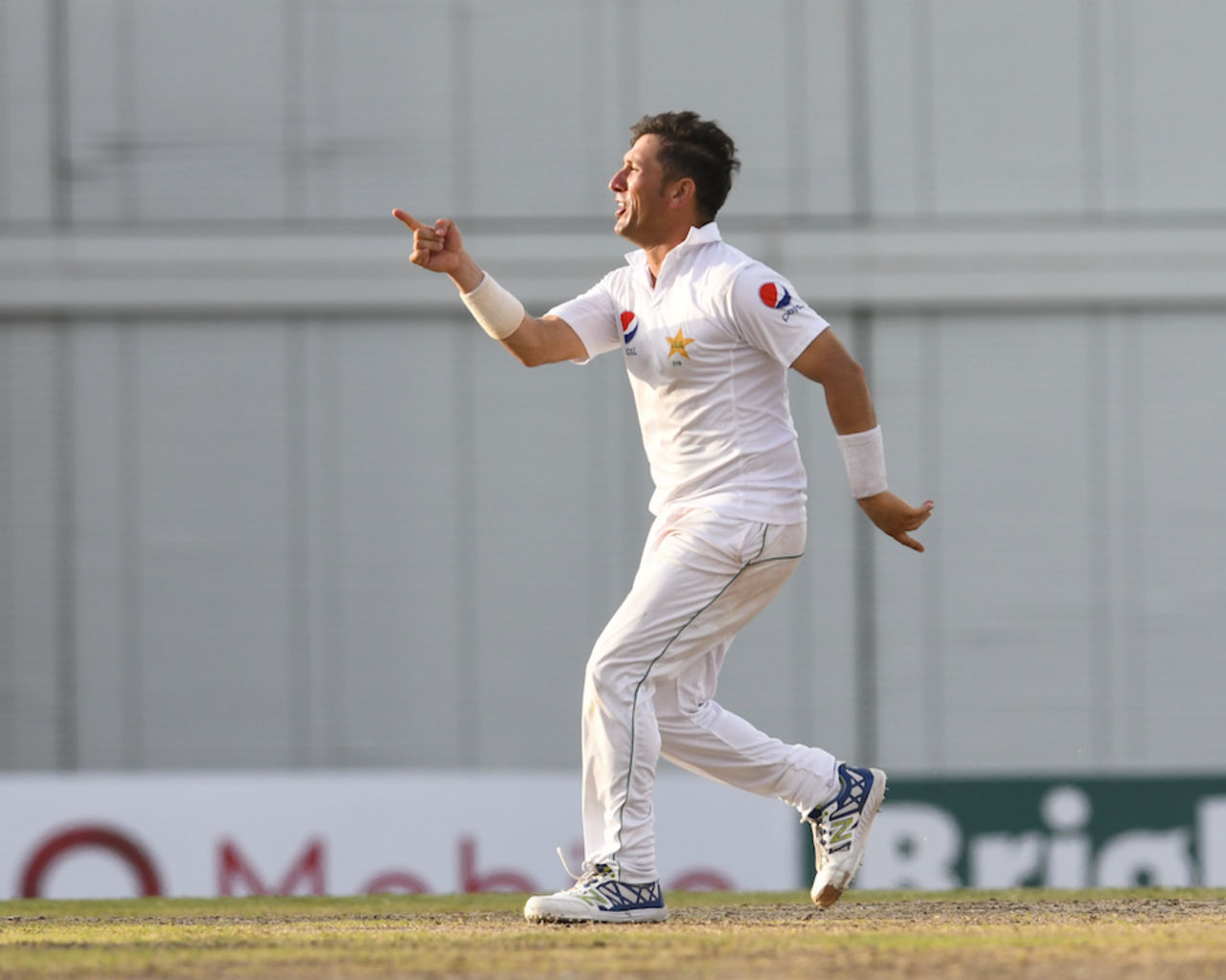 Yasir Shah reacts after picking up a wicket, West Indies v Pakistan, 2nd Test, Bridgetown, 4th day, May 3, 2017