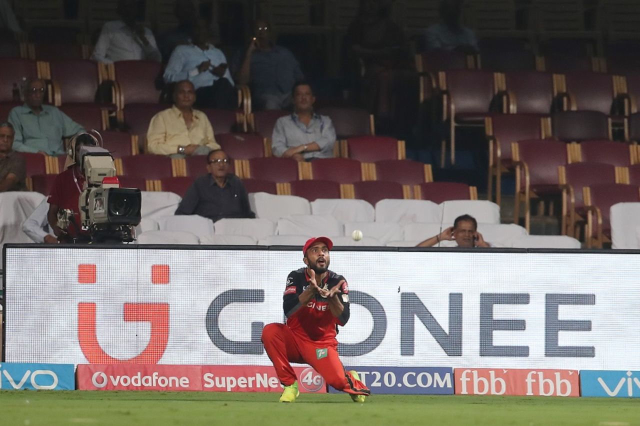 Mandeep Singh positions himself to take a catch, Royal Challengers Bangalore v Kings XI Punjab, IPL 2017, Bengaluru, May 5, 2017