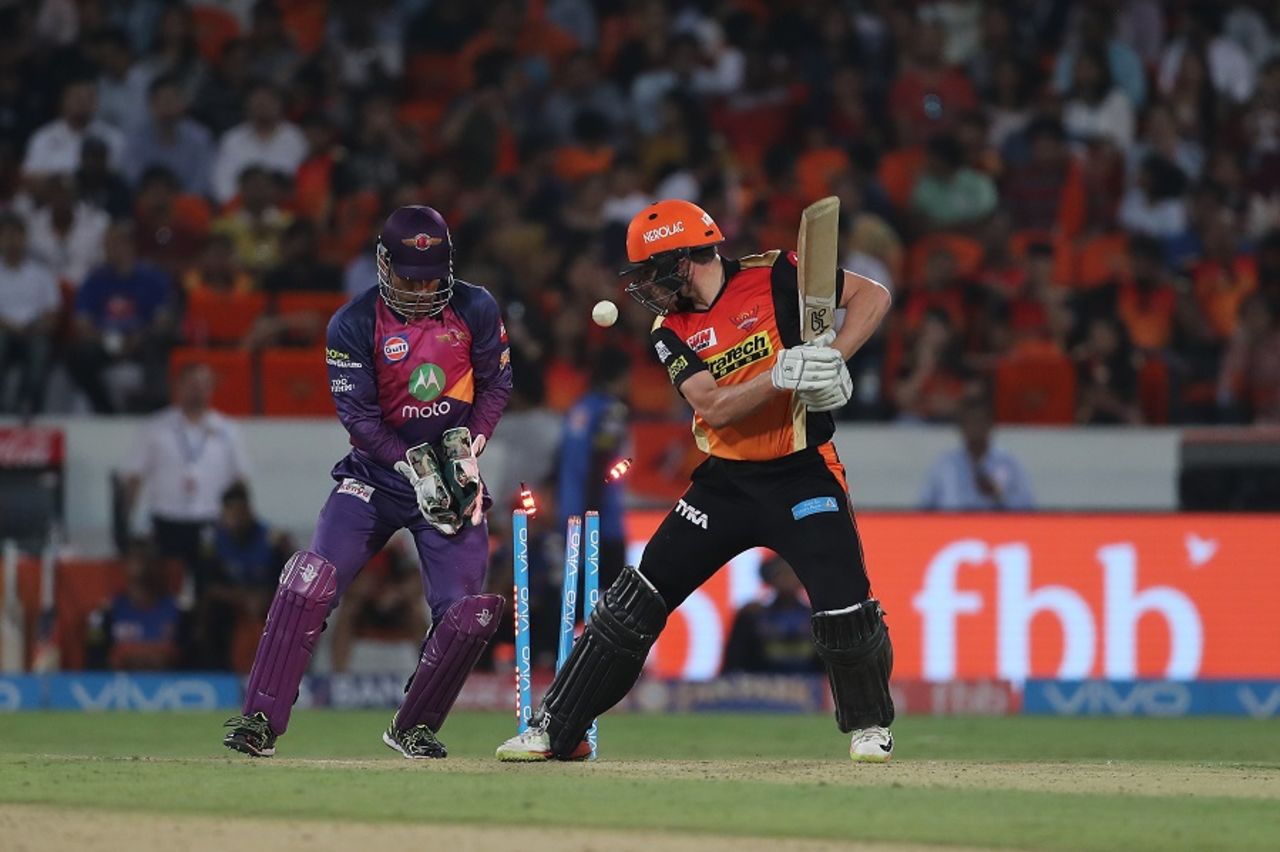 Moises Henriques was done in by an Imran Tahir googly, Sunrisers Hyderabad v Rising Pune Supergiant, IPL 2017, Hyderabad, May 6, 2017