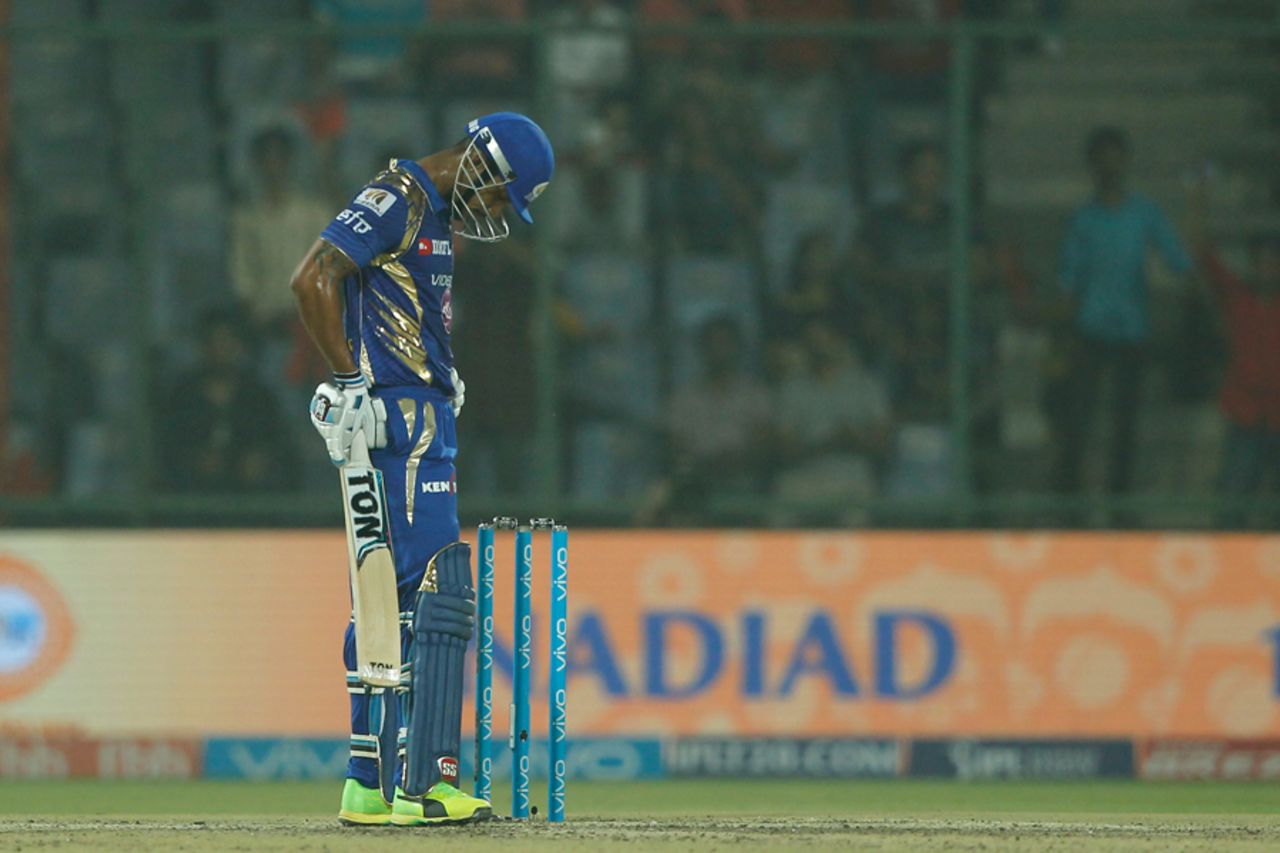 Lendl Simmons hangs his head in disappointment after holing out to Marlon Samuels, Delhi Daredevils v Mumbai Indians, IPL 2017, Delhi, May 6, 2017