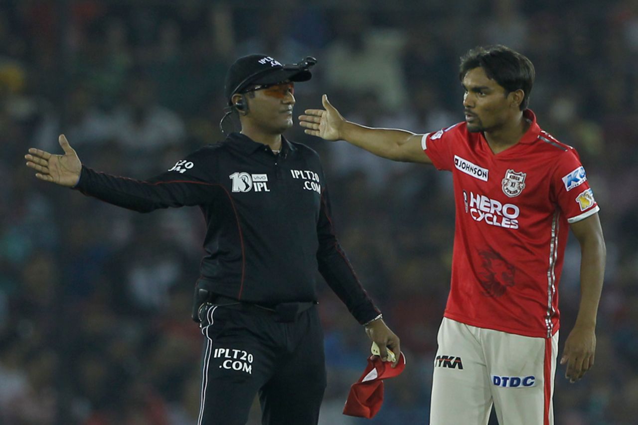 Sandeep Sharma got into a heated argument with the umpire over a no-ball decision, Kings XI Punjab v Gujarat Lions, IPL 2017, Mohali, May 7, 2017