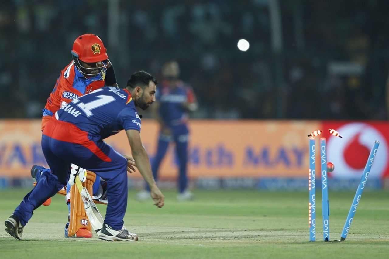 Dwayne Smith was run out after Mohammed Shami broke the stumps, Gujarat Lions v Delhi Daredevils, IPL 2017, Kanpur, May 10, 2017