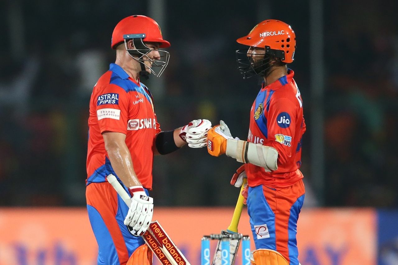 Aaron Finch and Dinesh Karthik added 92 runs for the fourth wicket, Gujarat Lions v Delhi Daredevils, IPL 2017, Kanpur, May 10, 2017