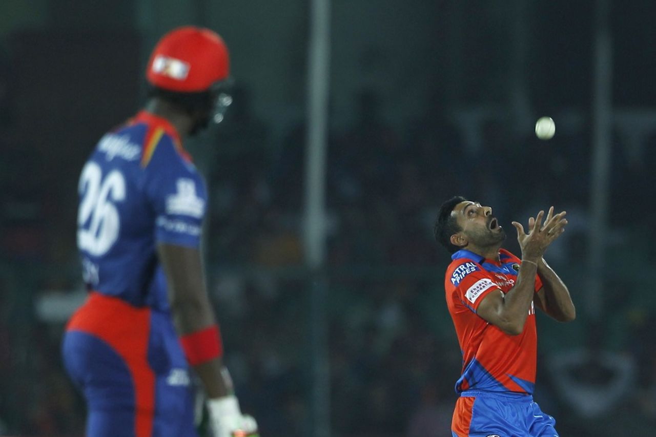 Dhawal Kulkarni held on to a catch off his own bowling to remove Carlos Brathwaite, Gujarat Lions v Delhi Daredevils, IPL 2017, Kanpur, May 10, 2017