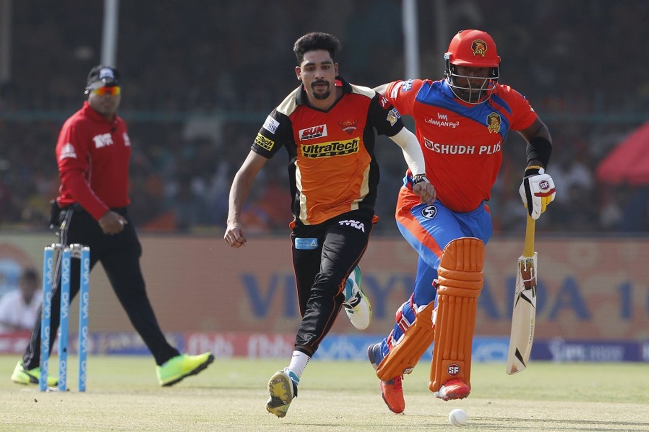 Mohammed Siraj tries to stop Dwayne Smith from taking a quick single, Gujarat Lions v Sunrisers Hyderabad, IPL 2017, Kanpur, May 13, 2017