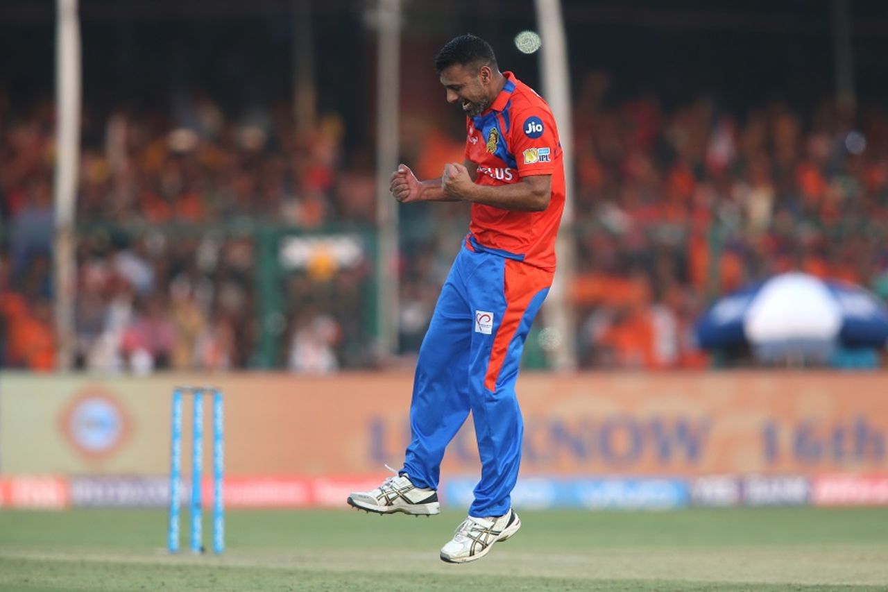 Praveen Kumar took two crucial wickets at the top, Gujarat Lions v Sunrisers Hyderabad, IPL 2017, Kanpur, May 13, 2017