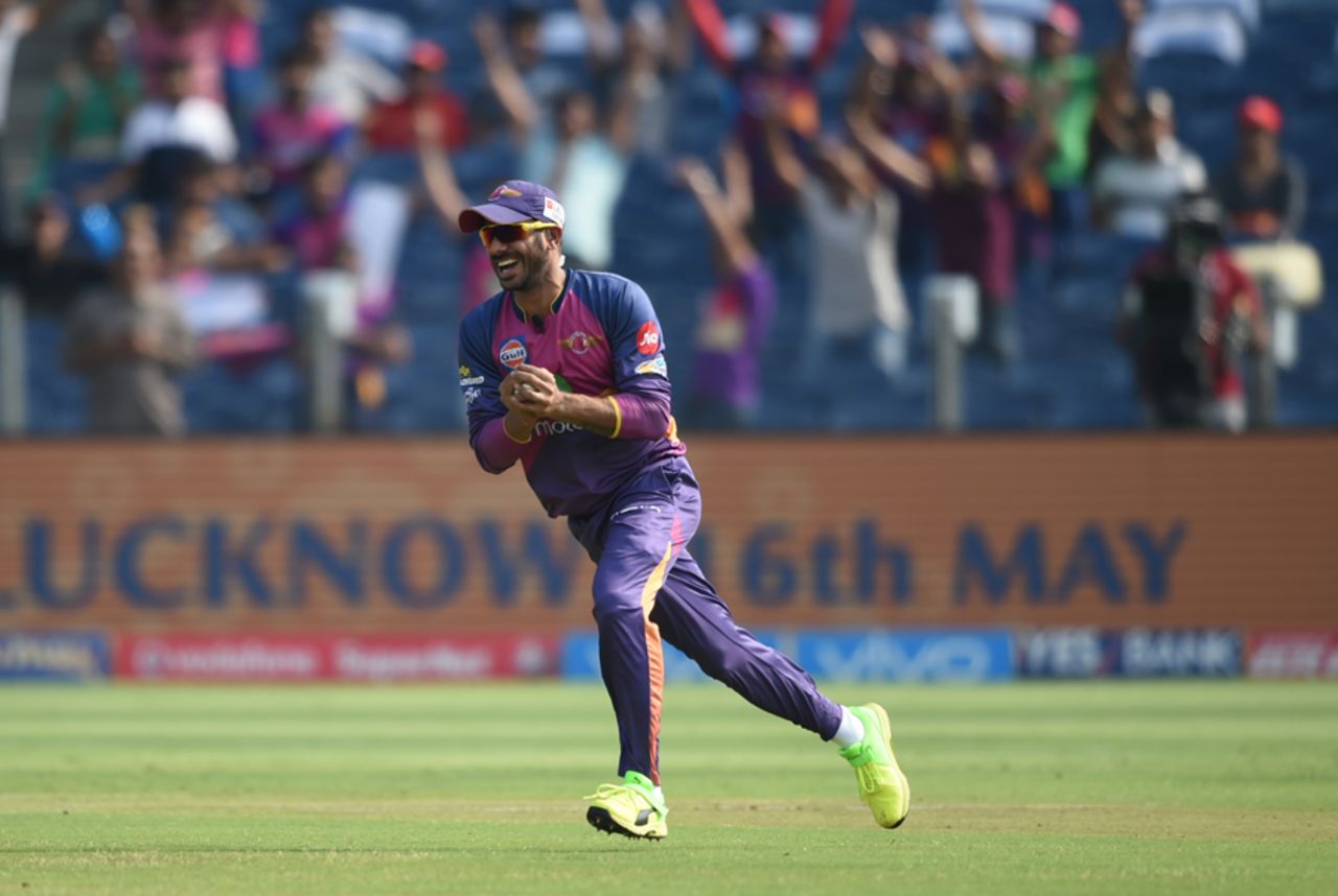 Manoj Tiwary pouched a straightforward catch at short cover to send back Martin Guptill, Rising Pune Supergiant v Kings XI Punjab, IPL 2017, Pune, May 14, 2017