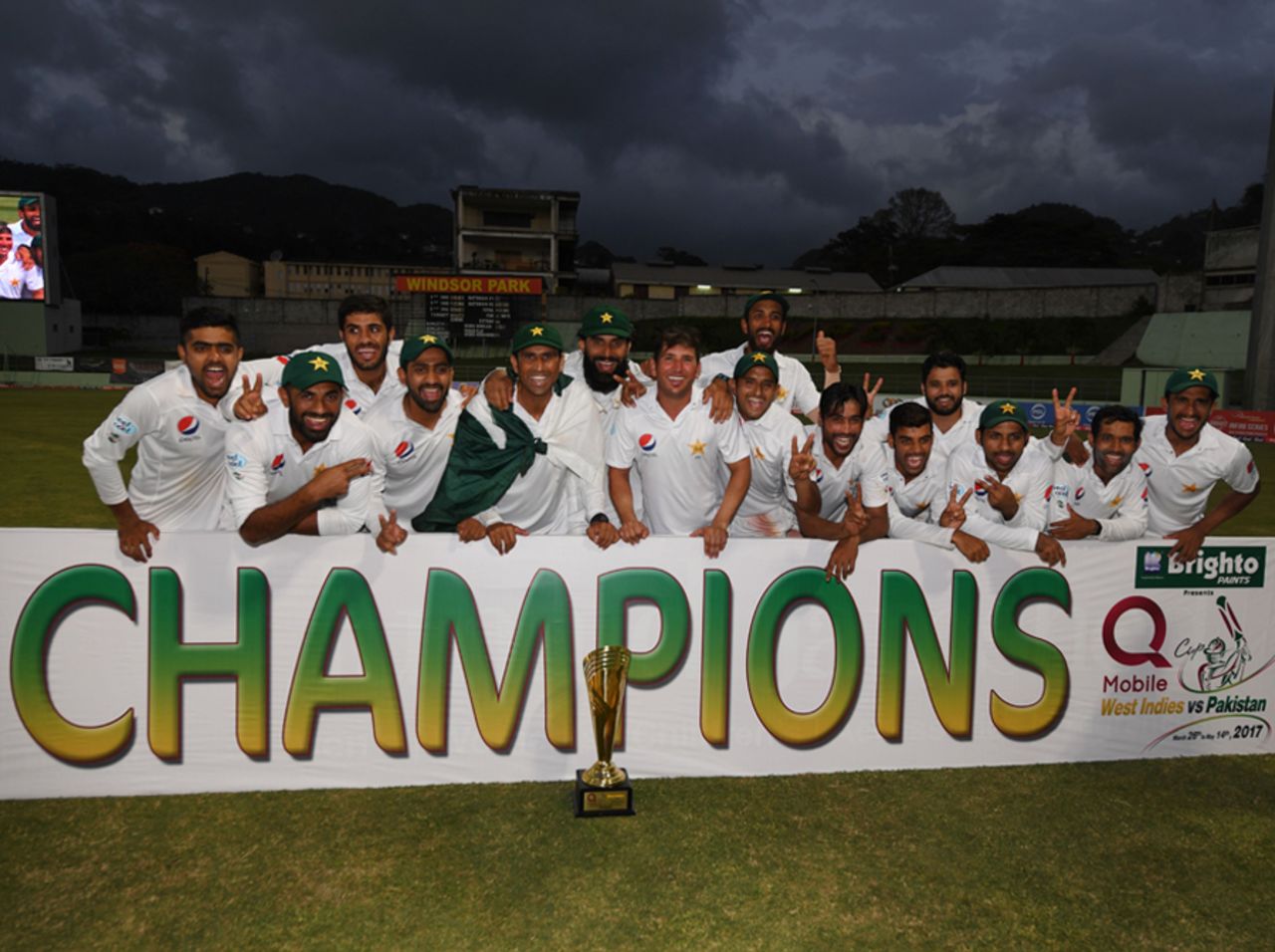 The Pakistan team celebrate the series victory over West Indies, West Indies v Pakistan, 3rd Test, Dominica, 5th day, May 14, 2017