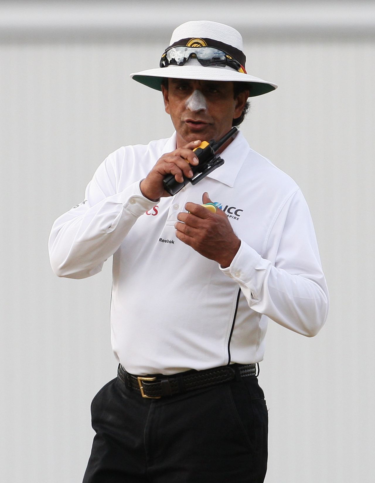 Asad Rauf talks to the third umpire, England v Australia, 5th Test, The Oval, 2nd day, August 21, 2009