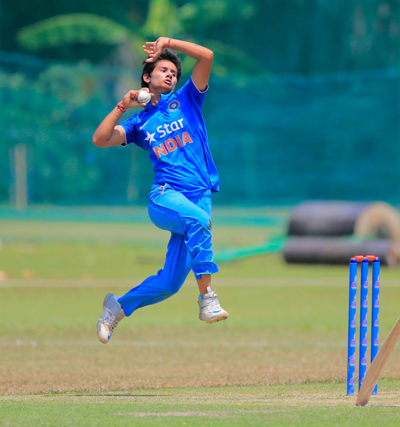 Mansi Joshi sizes up her target at the loading, India Women v Bangladesh Women, ICC Women's World Cup Qualifier, Colombo, February 17, 2017