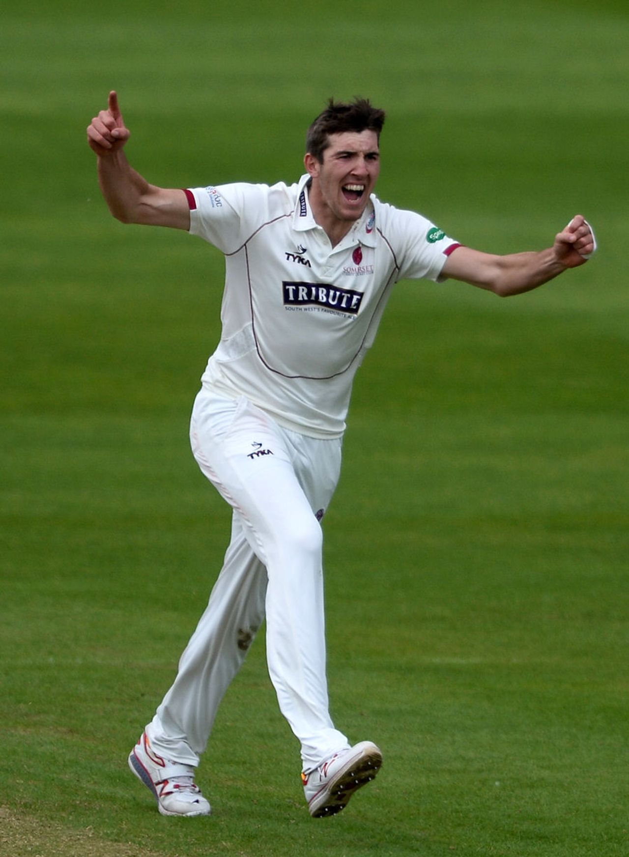 Craig Overton celebrates after removing Ian Bell, Somerset v Warwickshire, Specsavers Championship Division One, Taunton, May 19-22