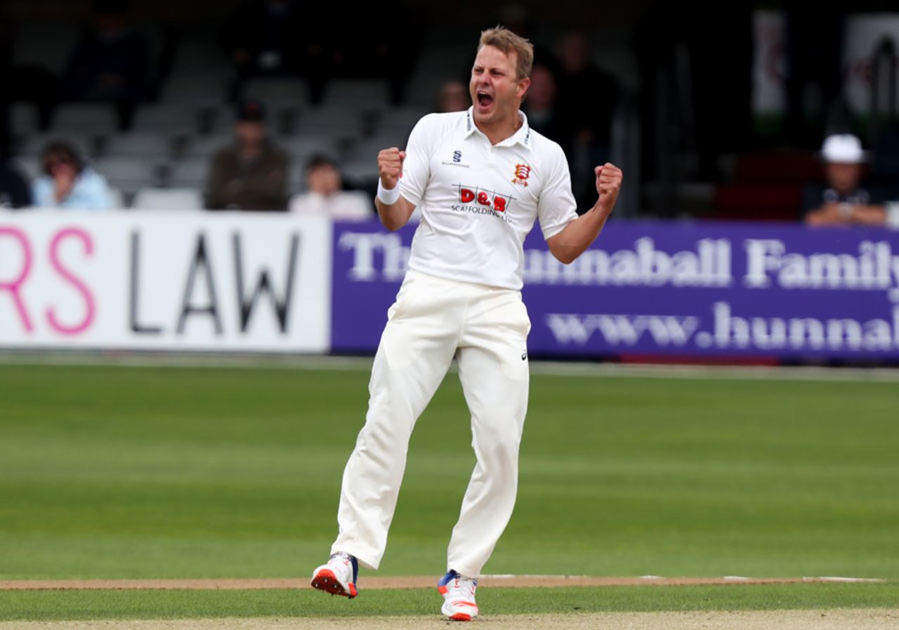 Neil Wagner struck as Hampshire were made to follow on, Essex v Hampshire, County Championship, Division One, Chelmsford, 3rd day, May 21, 2017