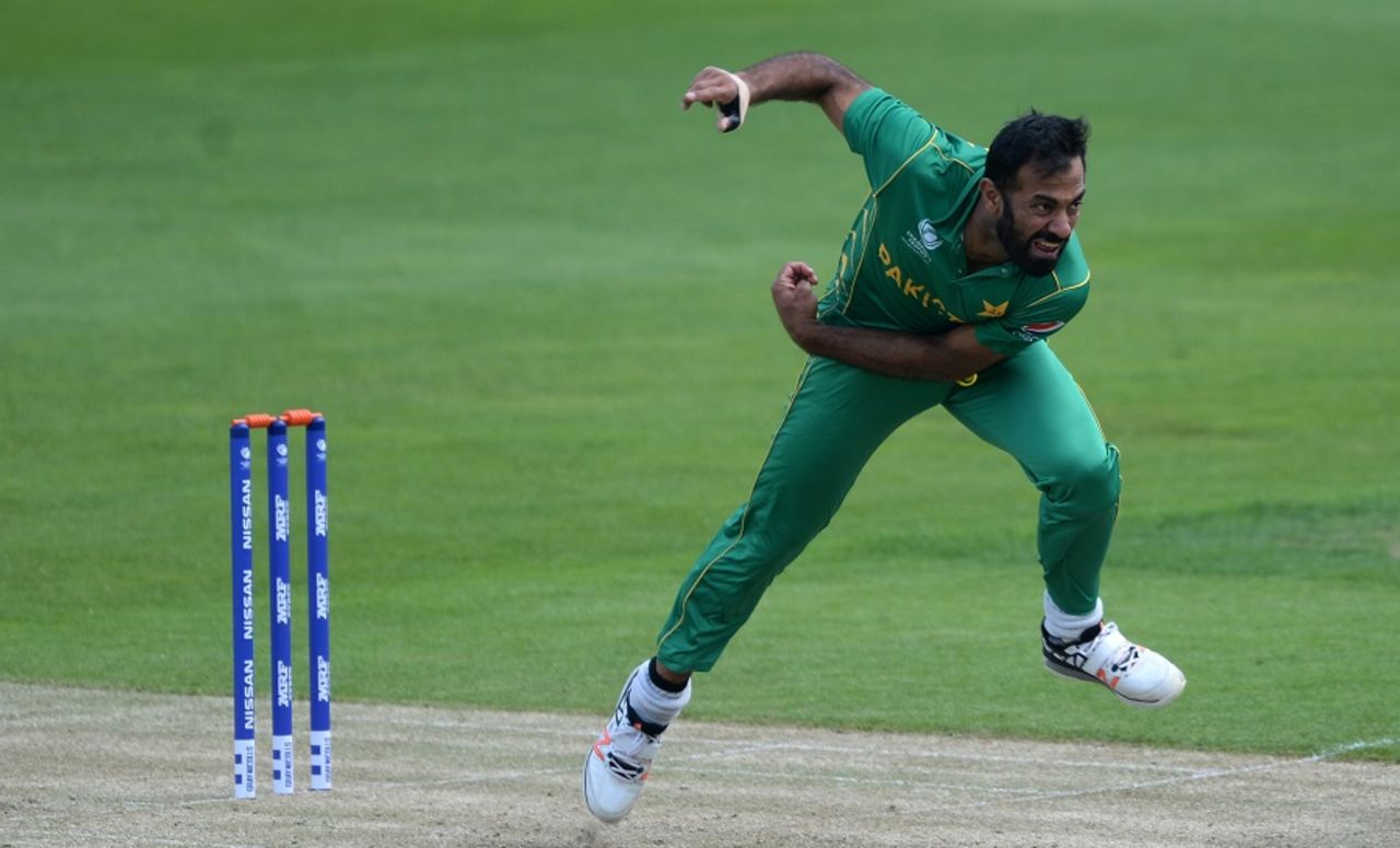 Wahab Riaz bends his back, Bangladesh v Pakistan, Champions Trophy warm-ups, Birmingham, May 27, 2017
