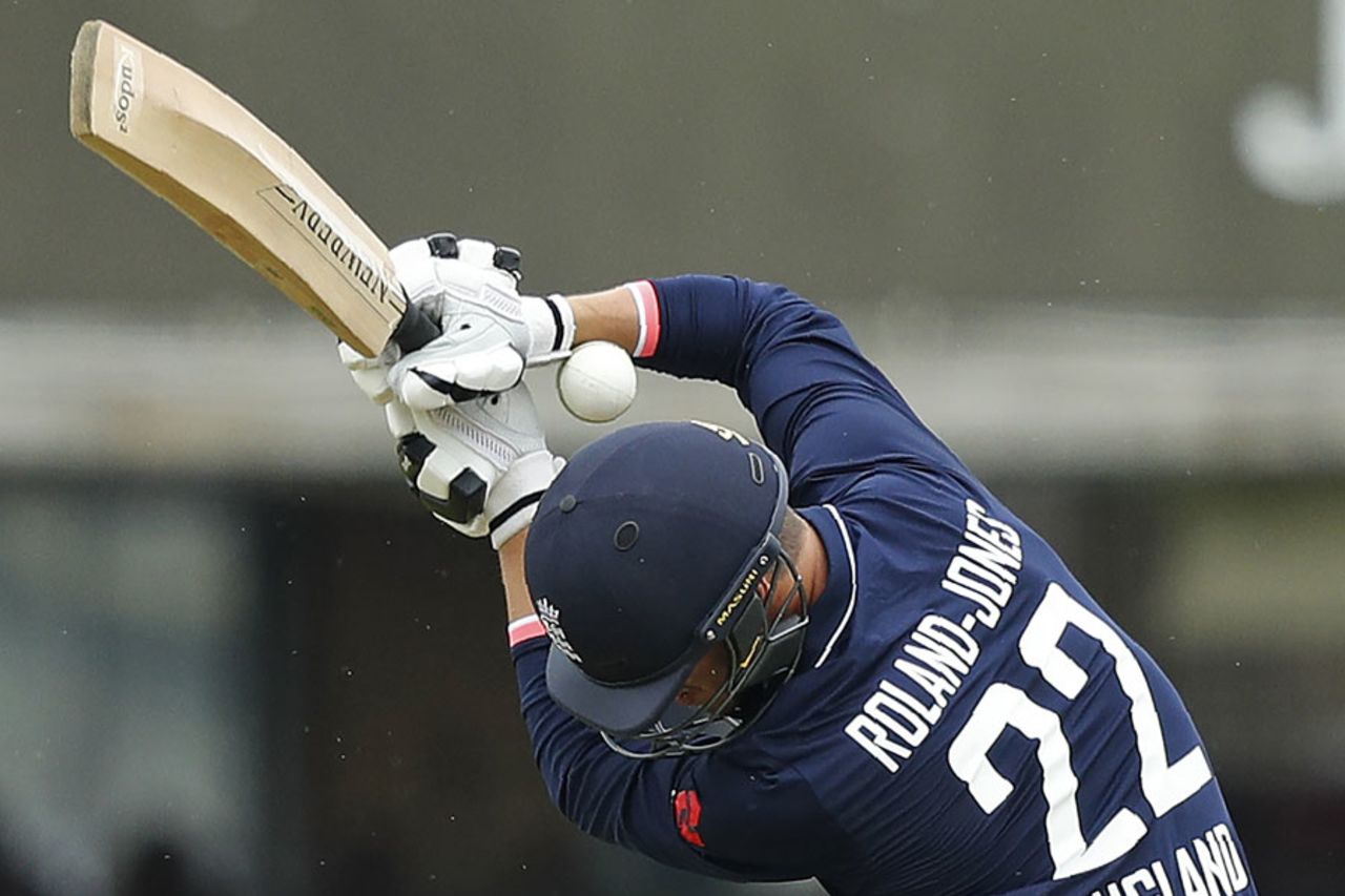 Welcome to international cricket: debutant Toby Roland-Jones deals with a bouncer, England v South Africa, 3rd ODI, Lord's, May 29, 2017