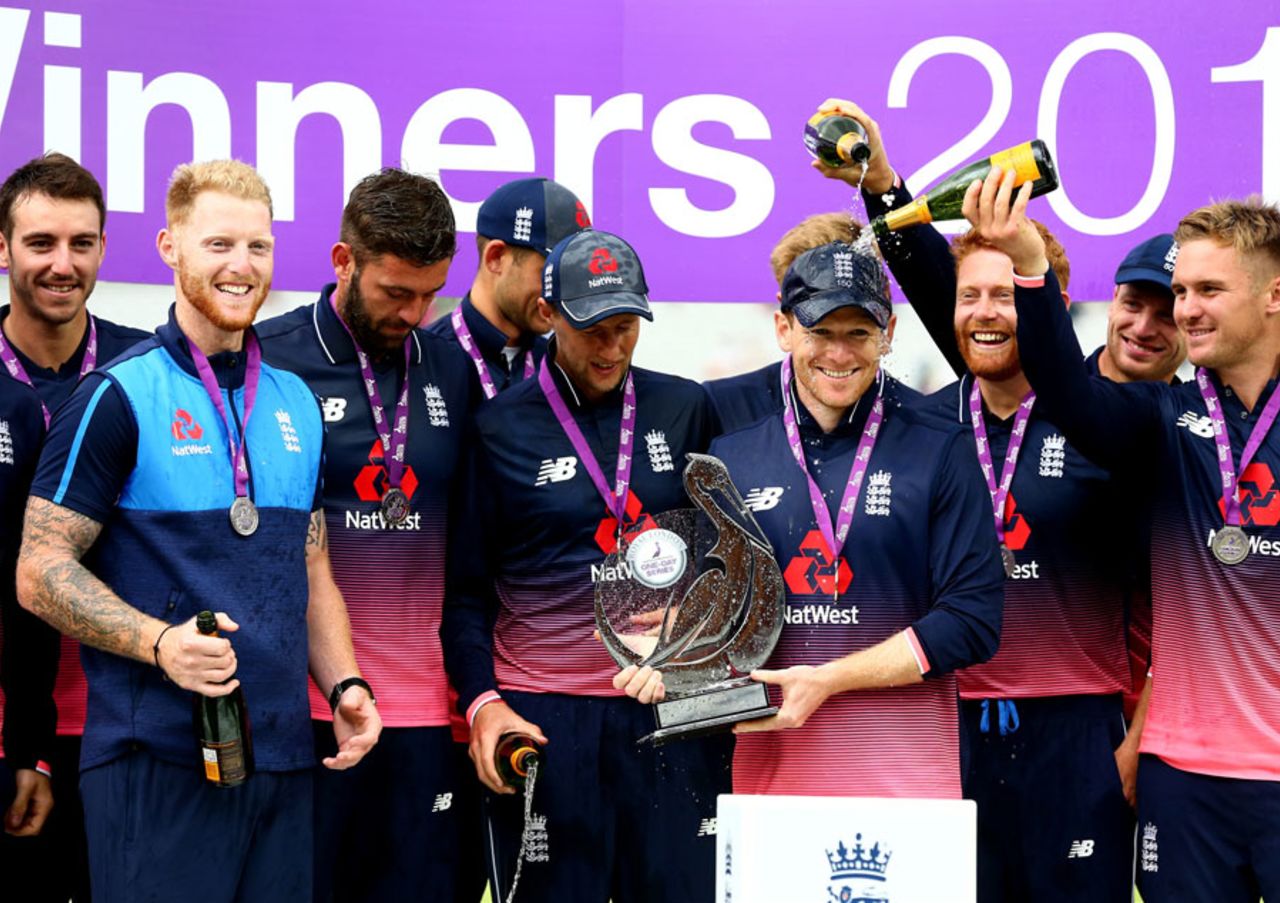 England celebrate their series win, England v South Africa, 3rd ODI, Lord's, May 29, 2017