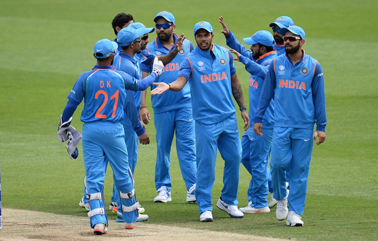 India get together after one of Umesh Yadav's three early strikes, Bangladesh v India, Champions Trophy, warm-ups, The Oval, May 30, 2017