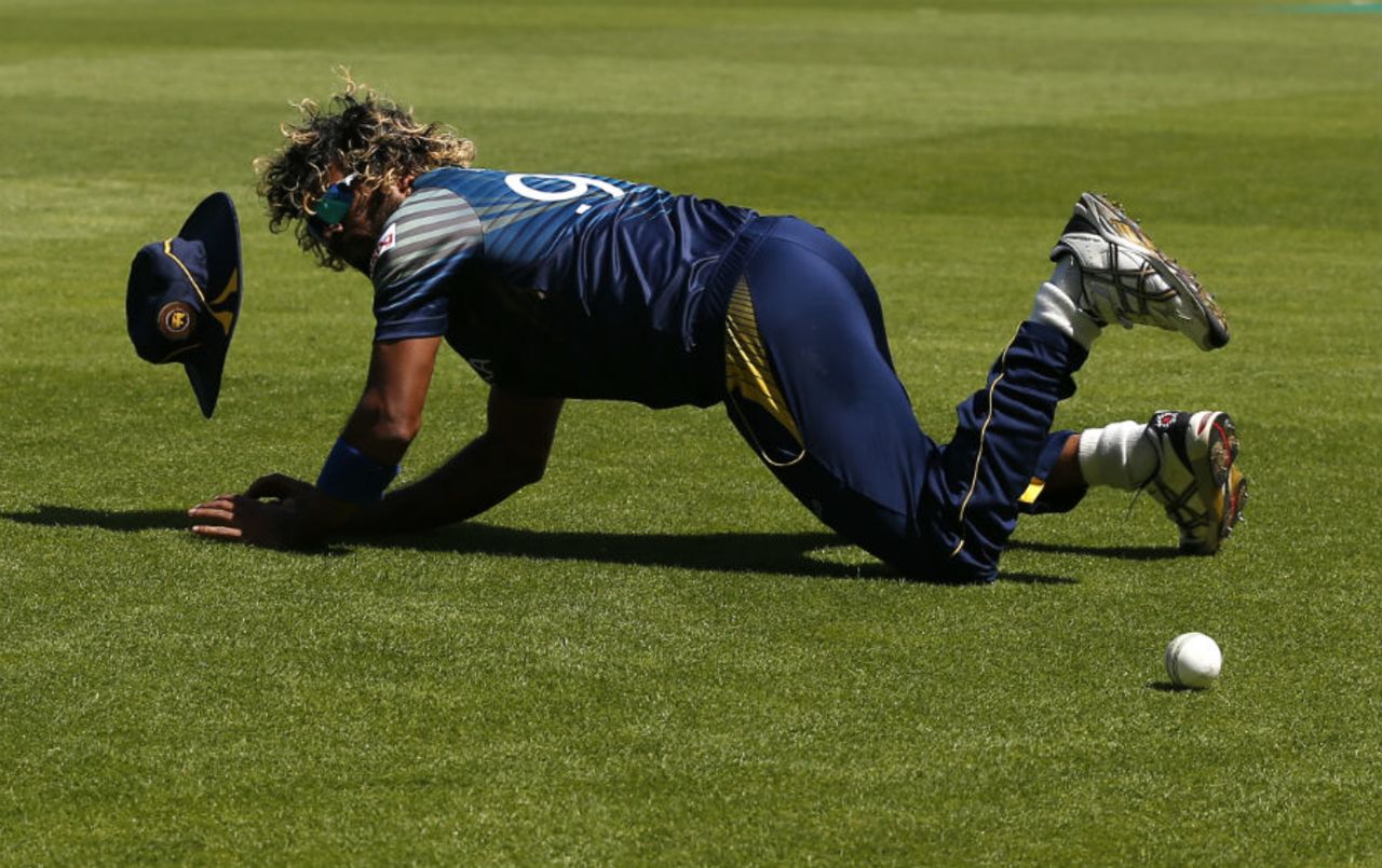 Lasith Malinga was off balance as he tried to steady himself for a catch at long leg, South Africa v Sri Lanka, Champions Trophy, Group B, The Oval, June 3, 2017