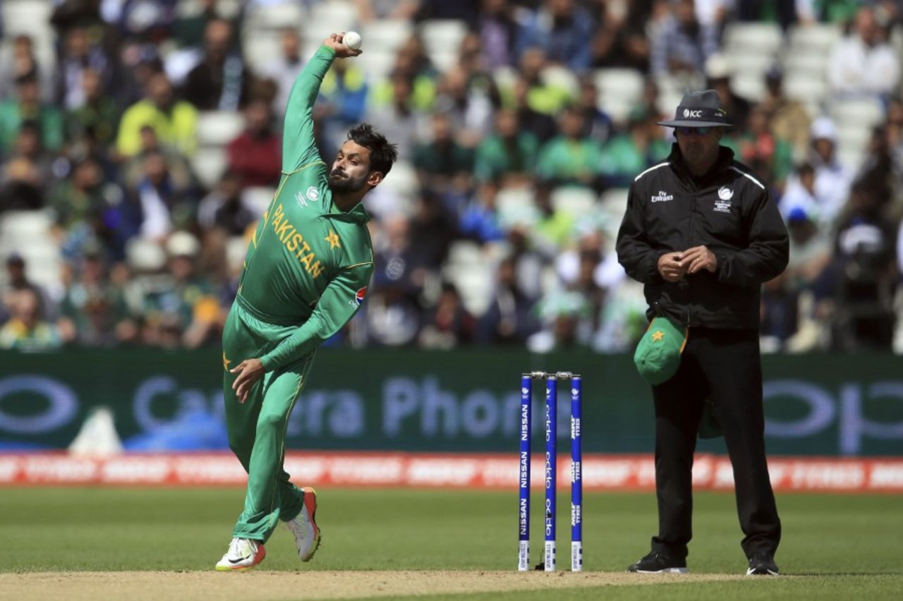 Mohammad Hafeez in his delivery stride with a remodelled action, Pakistan v South Africa, Champions Trophy, Group B, Edgbaston, June 7, 2017