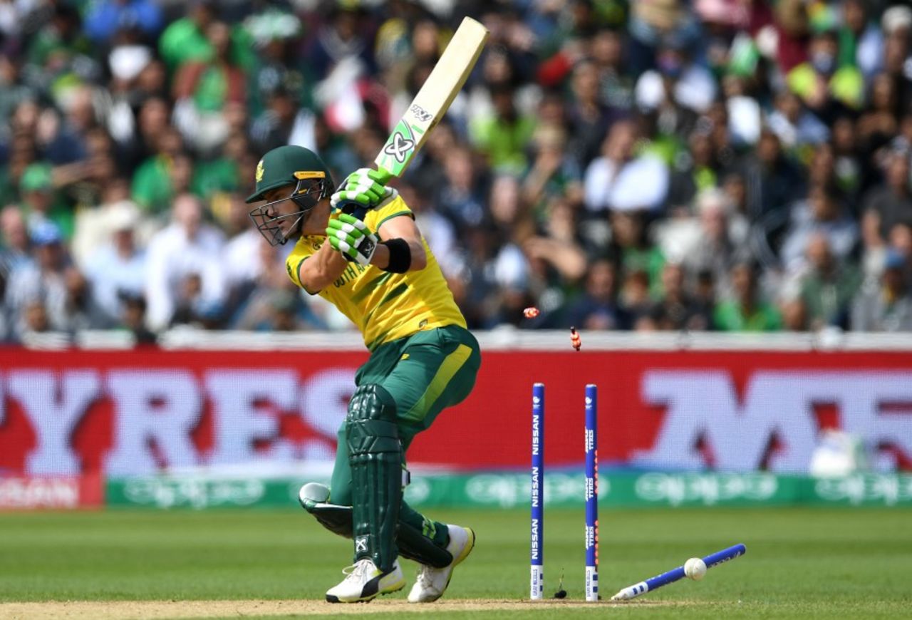 Faf du Plessis chopped on for 26, Pakistan v South Africa, Champions Trophy, Group B, Edgbaston, June 7, 2017