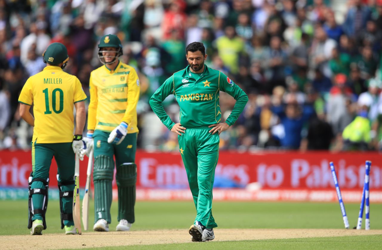Junaid Khan had a wicket chalked off after bowling Chris Morris with a no-ball, Pakistan v South Africa, Champions Trophy, Group B, Edgbaston, June 7, 2017