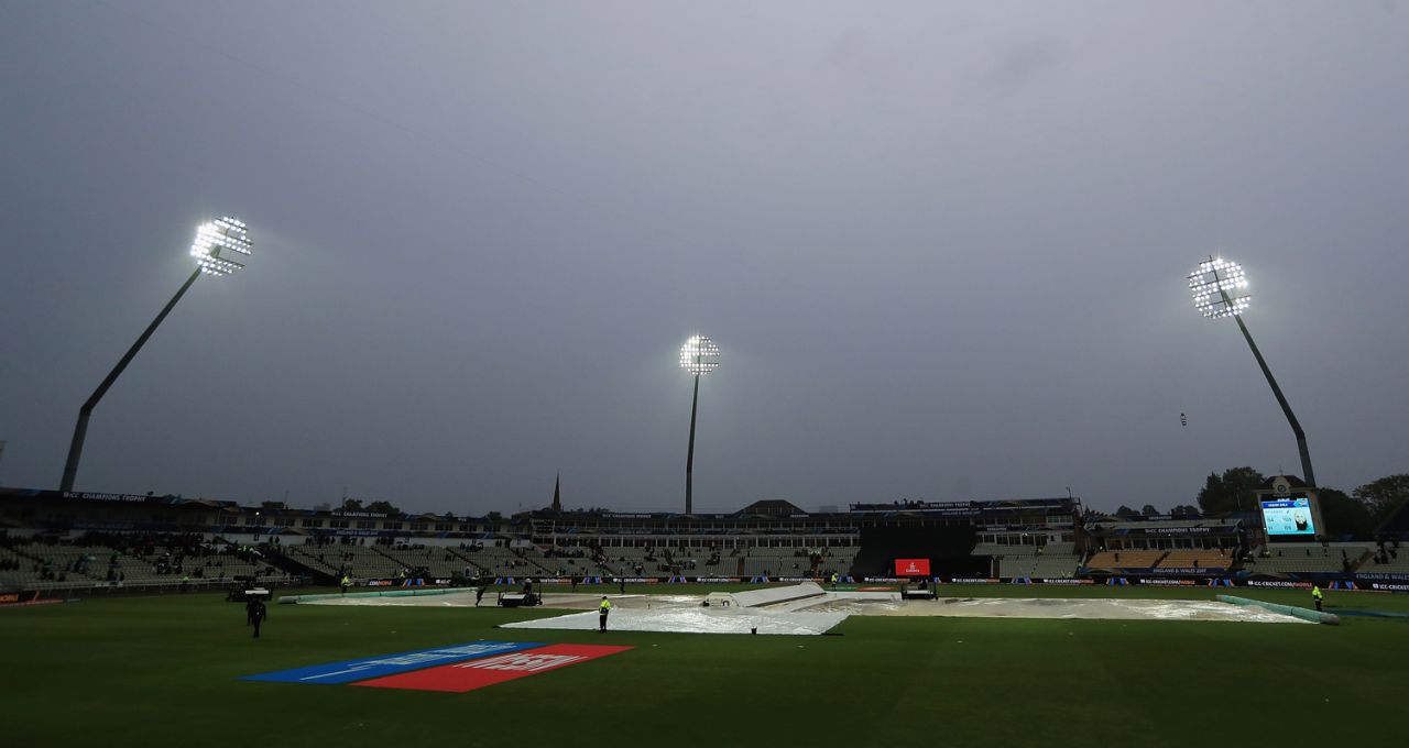 The covers came on after 27 overs of Pakistan's chase, Pakistan v South Africa, Champions Trophy, Group B, Edgbaston, June 7, 2017