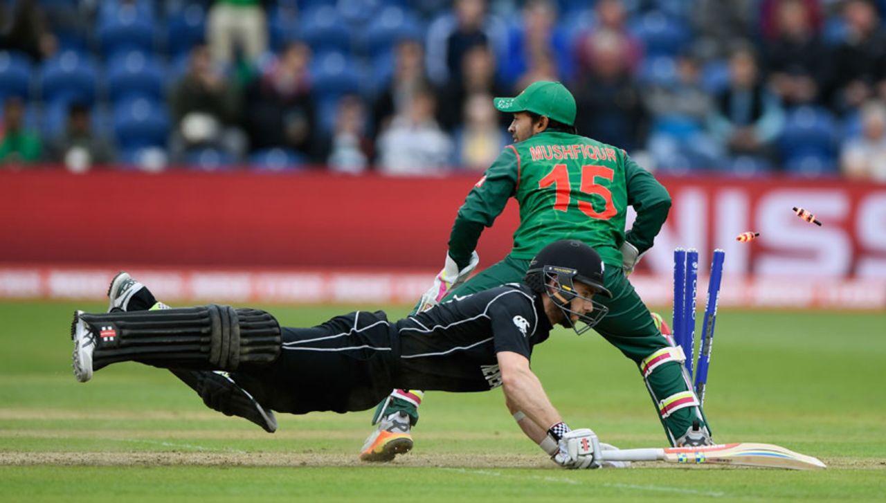 Kane Williamson dives to make his ground, New Zealand v Bangladesh, Group A, Champions Trophy 2017, Cardiff, June 9, 2017