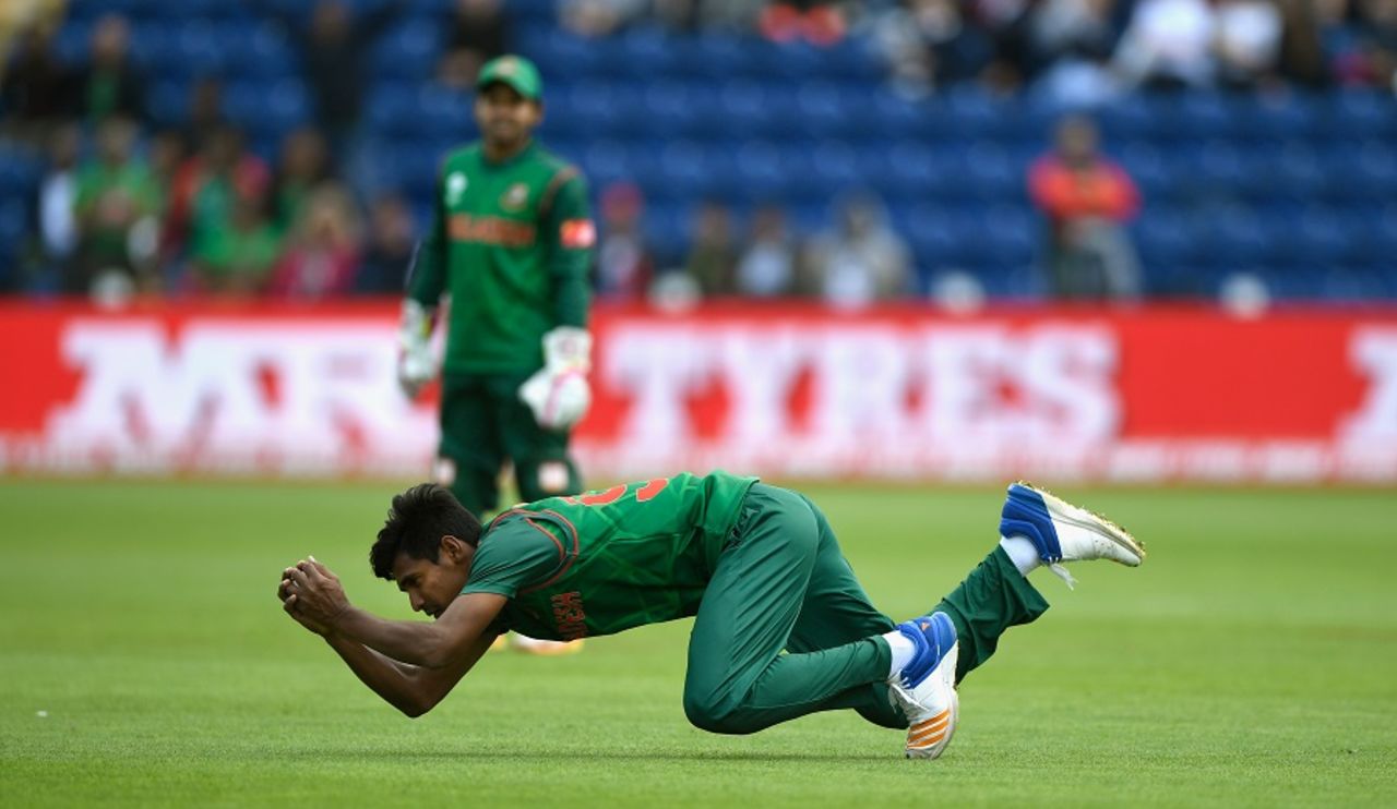 Mustafizur Rahman pulled off a diving catch at short fine leg to dismiss Ross Taylor, New Zealand v Bangladesh, Group A, Champions Trophy 2017, Cardiff, June 9, 2017