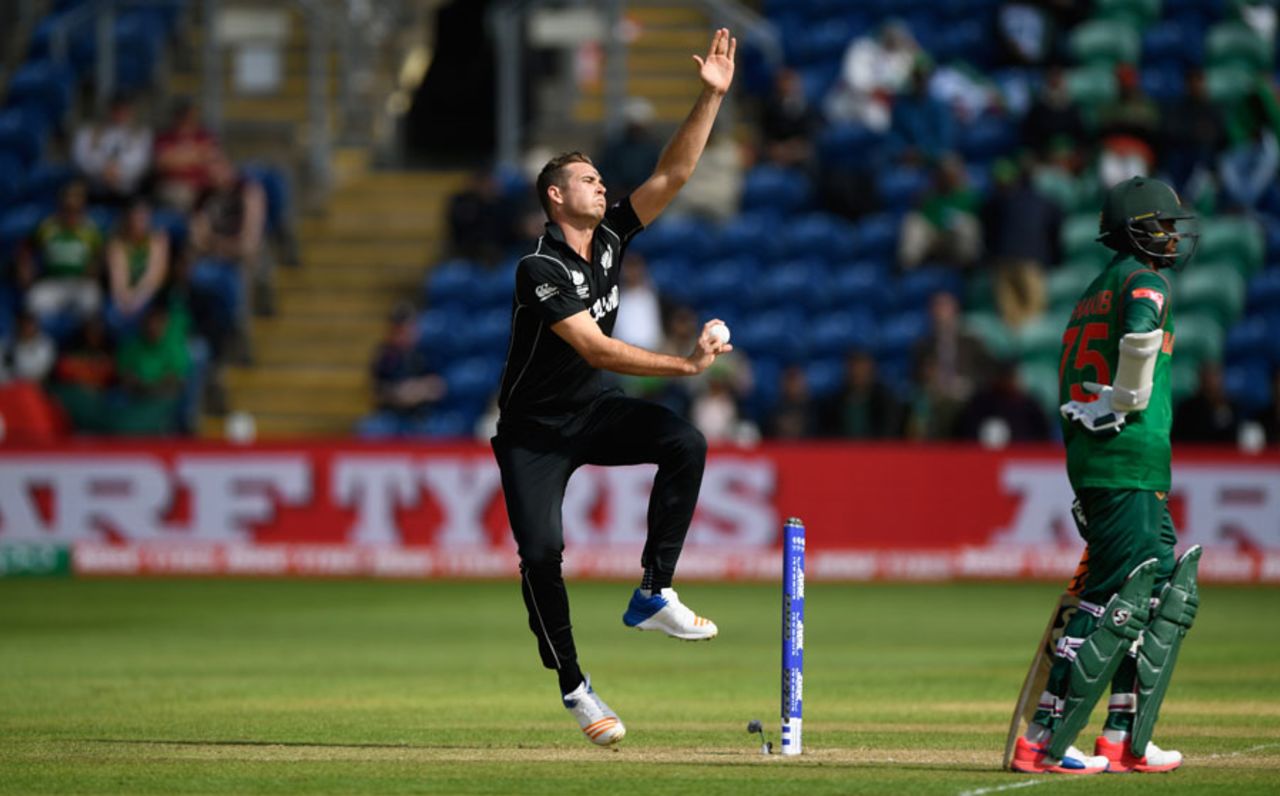 Tim Southee jumps into his delivery stride, New Zealand v Bangladesh, Group A, Champions Trophy 2017, Cardiff, June 9, 2017