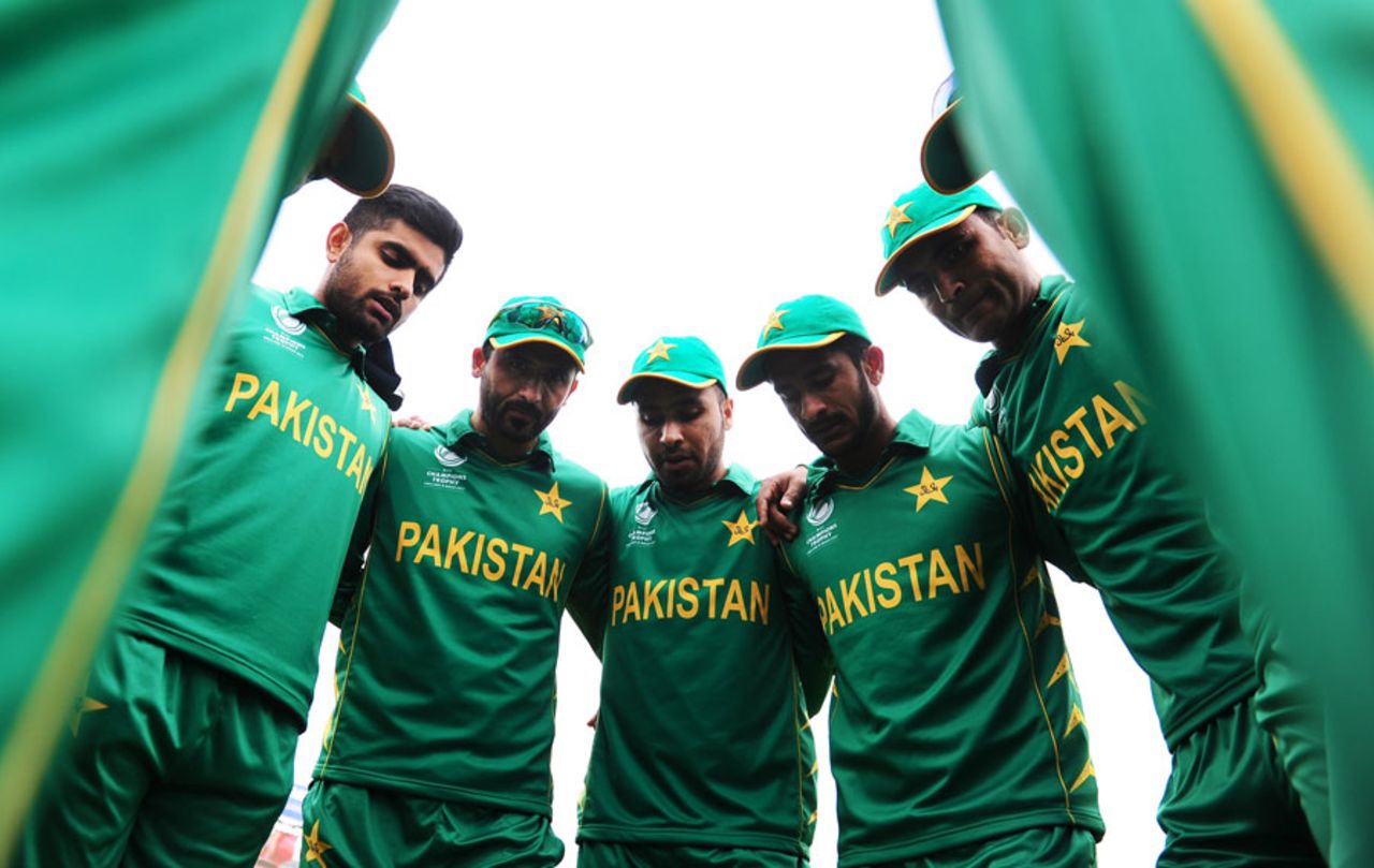 An introspective Pakistan in their team huddle before the game, Sri Lanka v Pakistan, Champions Trophy 2017, Group B, Cardiff, London, June 12, 2017