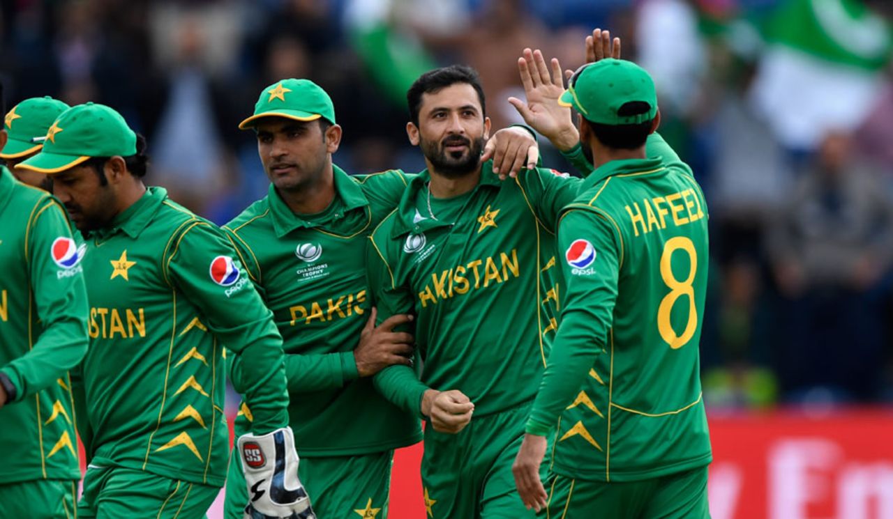 Junaid Khan celebrates the first wicket with his teammates, Sri Lanka v Pakistan, Champions Trophy 2017, Group B, Cardiff, London, June 12, 2017