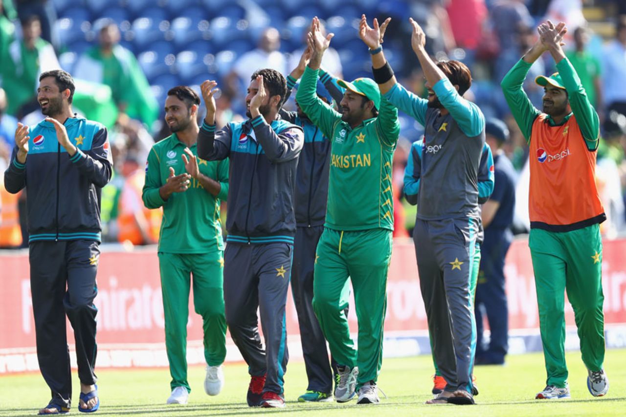 Sarfraz Ahmed leads his players on a victory lap, England v Pakistan, Champions Trophy, 1st semi-final, Cardiff, June 14, 2017