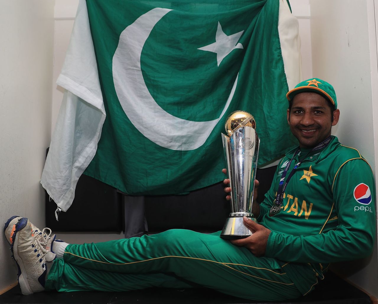 Sarfraz Ahmed poses with the trophy, India v Pakistan, Final, Champions Trophy 2017, The Oval, London, June 18, 2017
