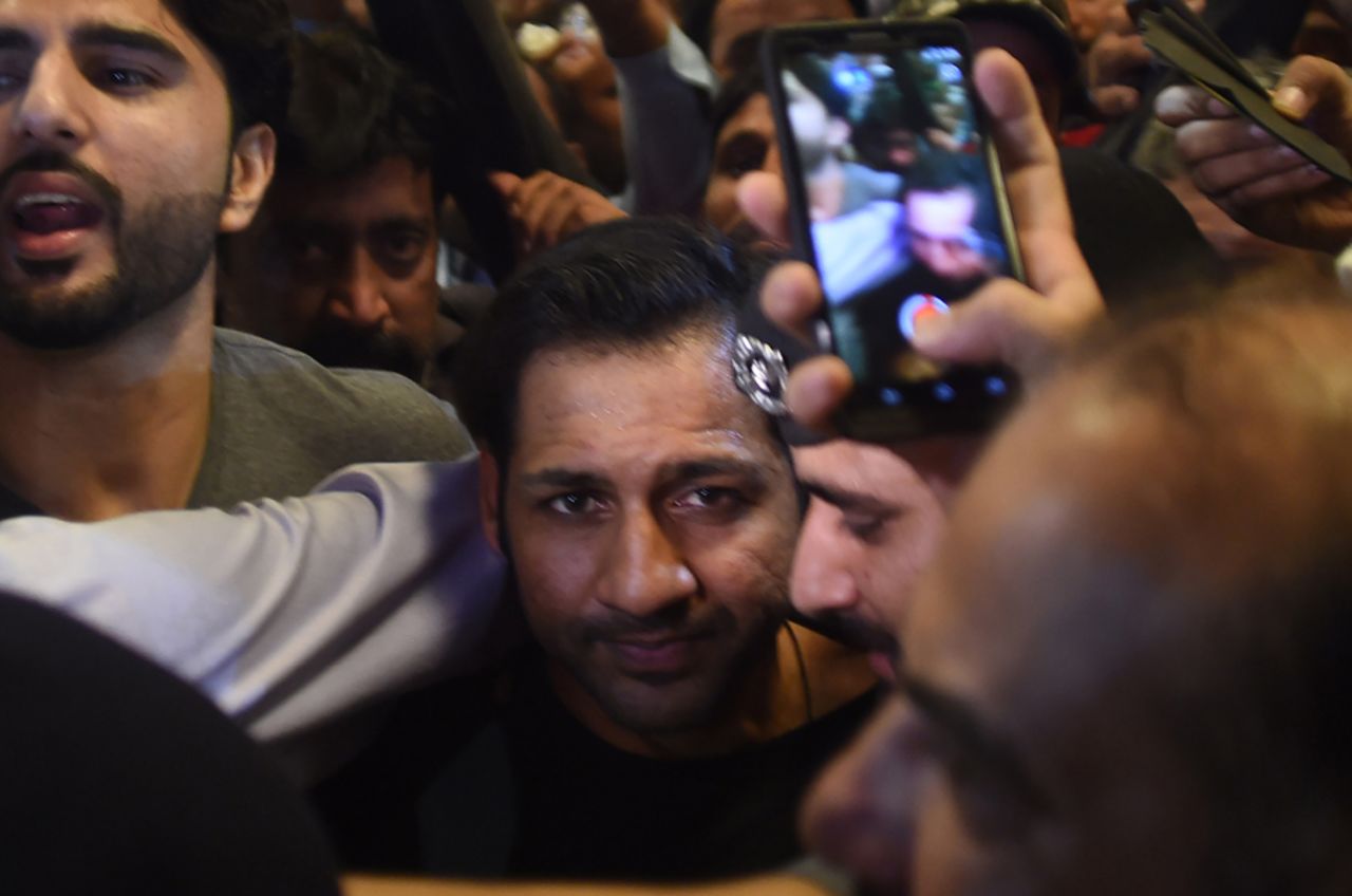Sarfraz Ahmed is surrounded by fans outside the Karachi International Airport, Karachi, June 20, 2017