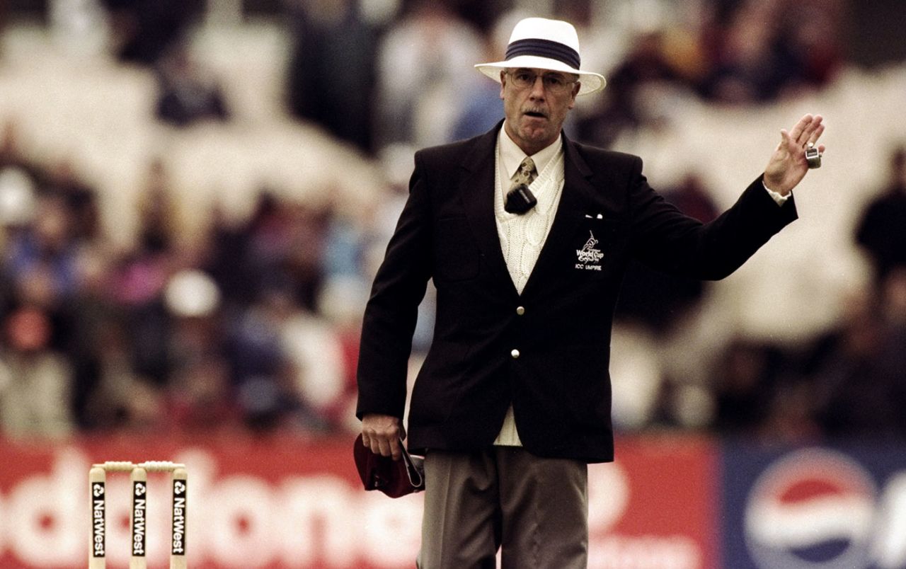 Umpire Steve Dunne signals a no-ball, Australia v West Indies, 28th match, World Cup, Old Trafford, May 30, 1999