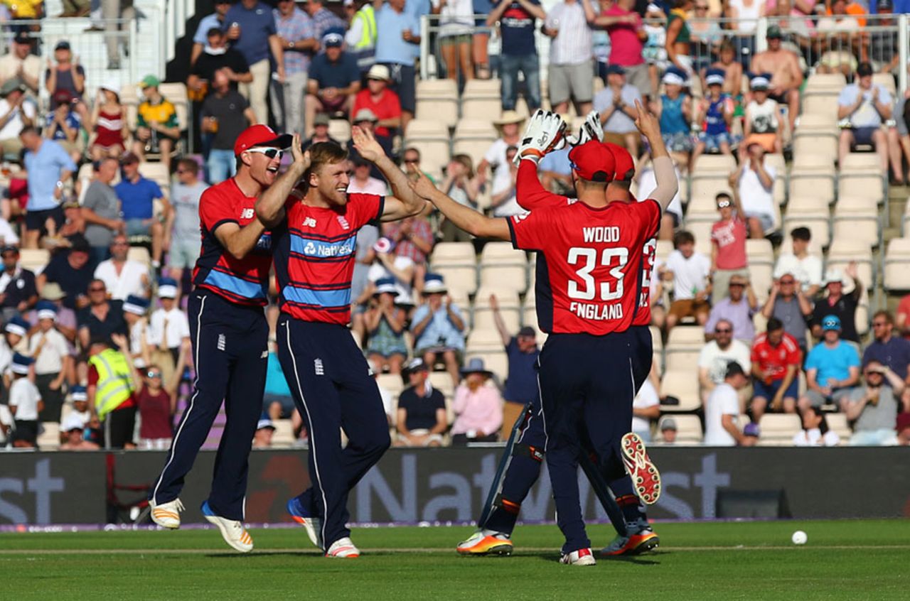 David Willey struck with the first ball of the innings, England v South Africa, 1st T20I, Ageas Bowl, June 21, 2017