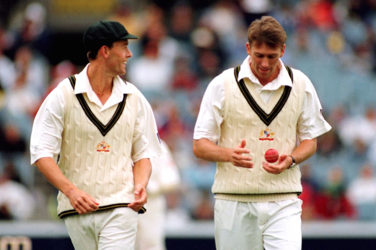 Matthew Nicholson has a laugh with Glenn McGrath, Australia v England, 4th Test, MCG, 2nd day, December 27, 1998