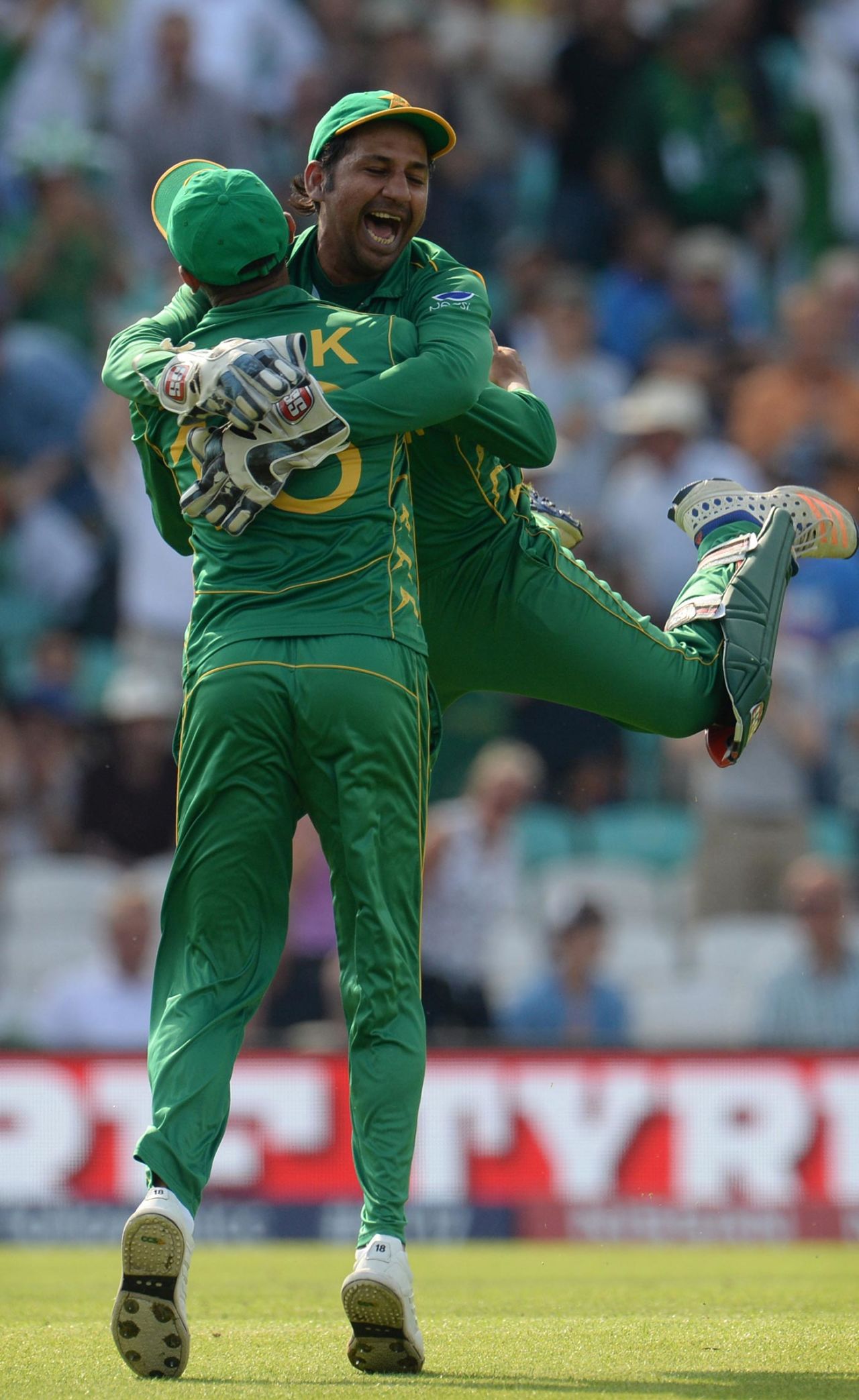 Sarfraz Ahmed and Shoaib Malik celebrate the final wicket, India v Pakistan, Final, Champions Trophy 2017, The Oval, London, June 18, 2017