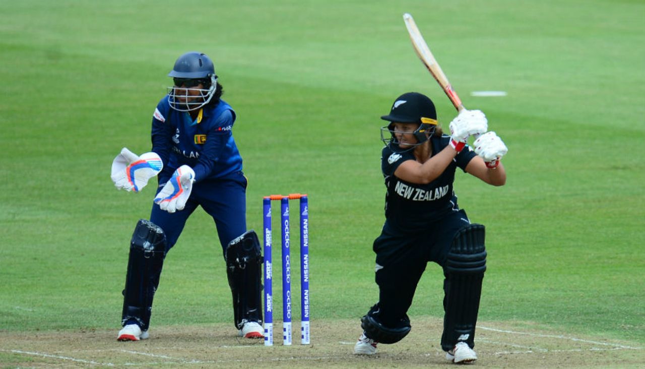 Suzie Bates crunches the ball into the off side en route a half-century, New Zealand v Sri Lanka, Women's World Cup, June 24, 2017