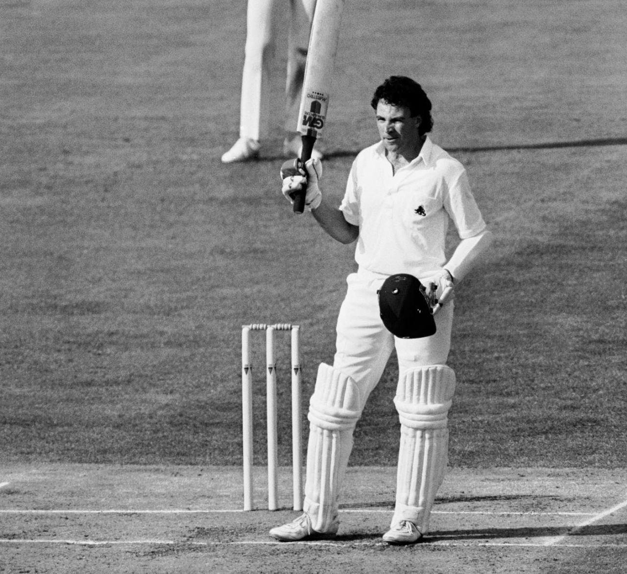 Tim Robinson acknowledges the applause, England v Australia, 5th Test, Edgbaston, 3rd day, August 17, 1985