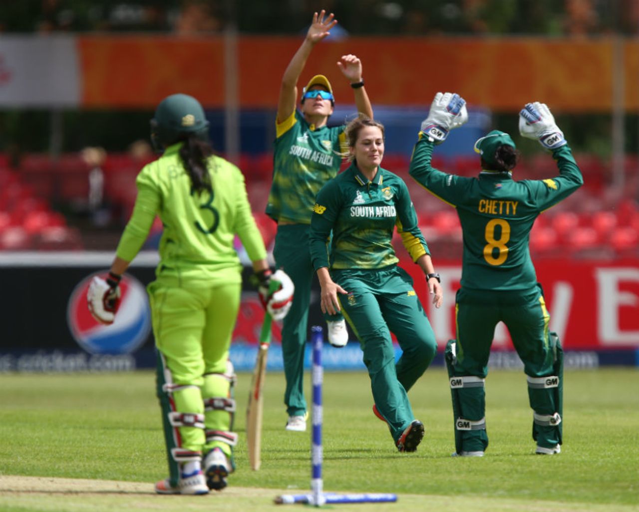 Dane van Niekerk deceived Bismah Maroof in the air, South Africa v Pakistan, Women's World Cup, Leicester, June 25, 2017
