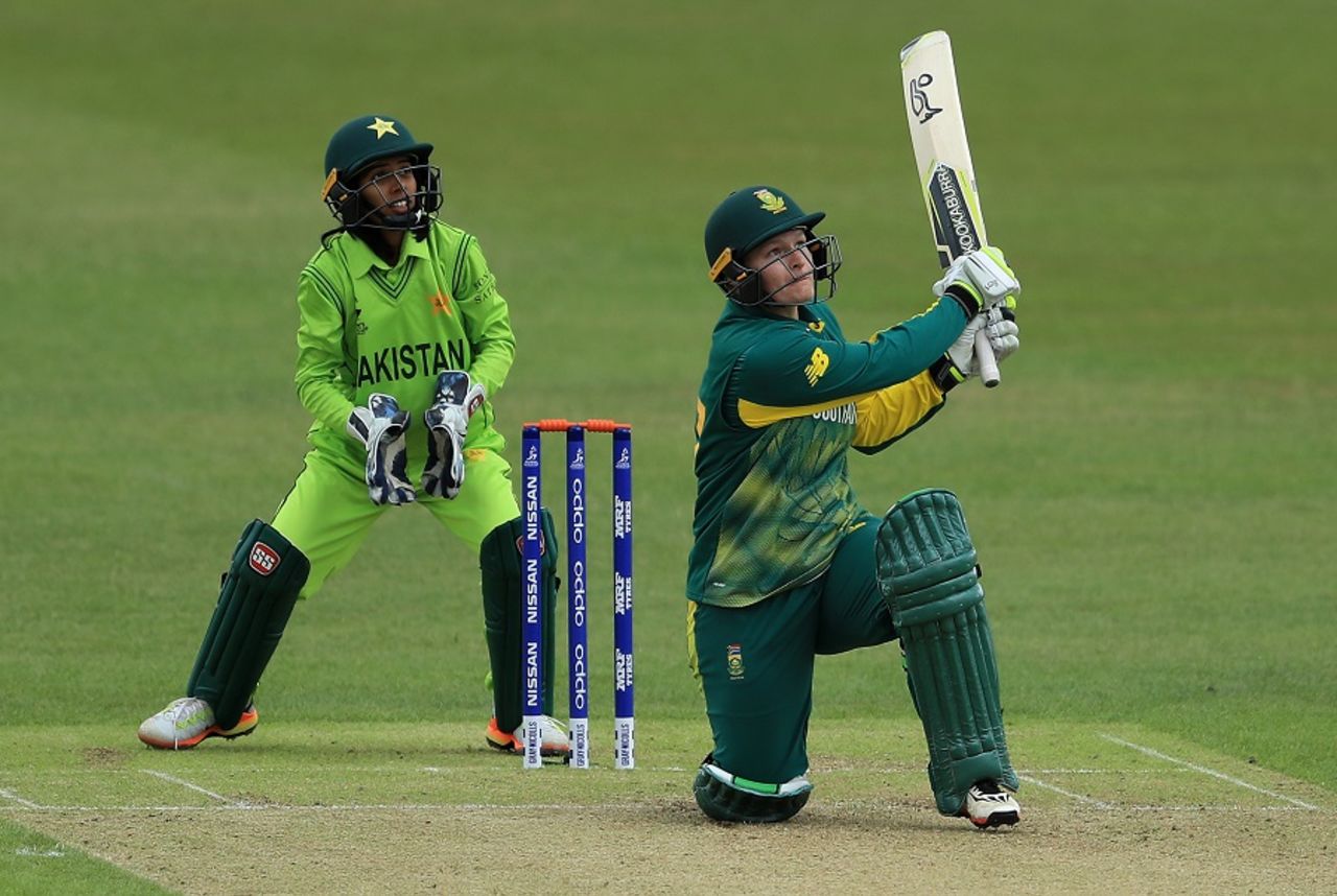 Lizelle Lee made great use of the slog sweep, South Africa v Pakistan, Women's World Cup, Leicester, June 25, 2017