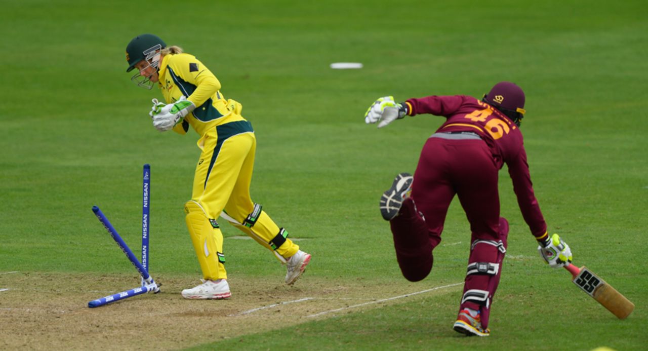 Alyssa Healy breaks the stumps as Shamilia Connell falls short of the crease, West Indies v Australia, Women's World Cup, Taunton, June 26, 2017