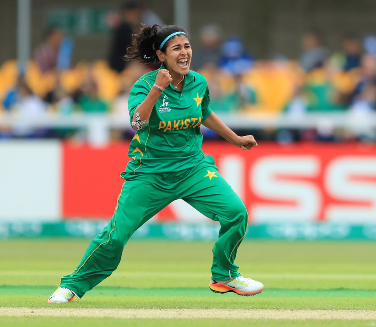 Kainat Imtiaz rejoices after trapping Sarah Taylor in front, England v Pakistan, Women's World Cup, Leicester, June 27, 2017