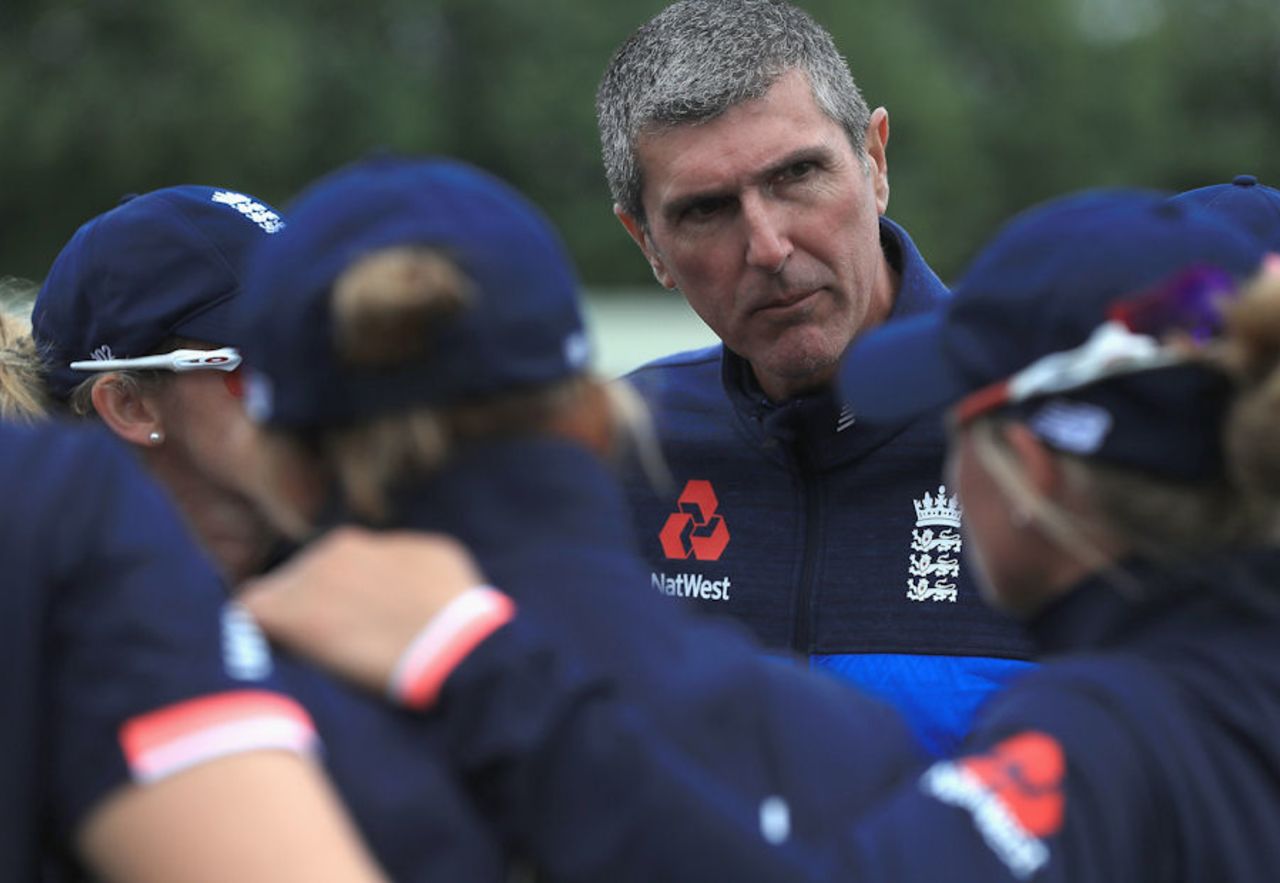 Mark Robinson, coach of England women, addresses the huddle, England v Pakistan, Women's World Cup, Grace Road, June 27, 2017