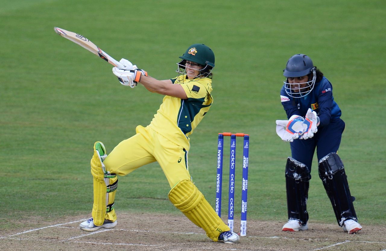 Nicole Bolton swivels into a pull, Australia v Sri Lanka, Women's World Cup, Bristol, June 29, 2017
