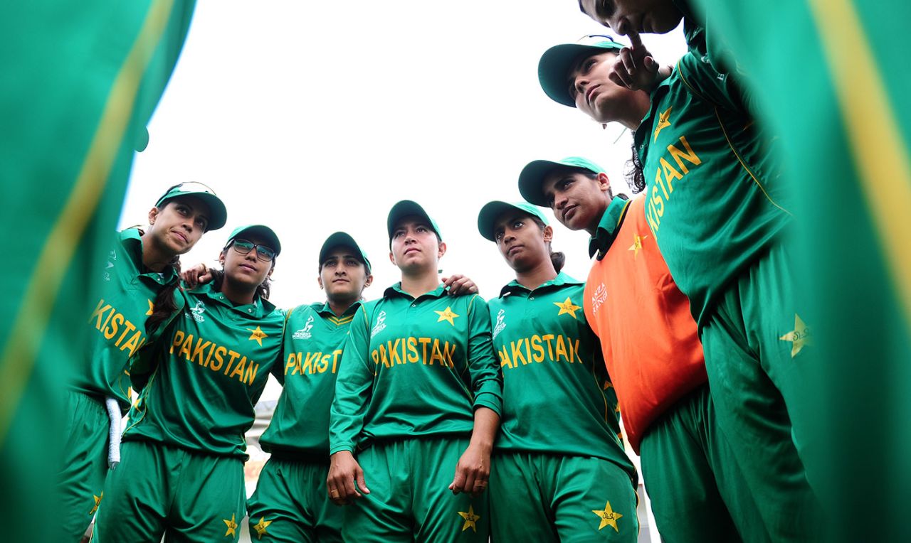 The Pakistan Women's team gets into a huddle, Pakistan v West Indies, warm-up match, Women's World Cup, Grace Park, June 20, 2017
