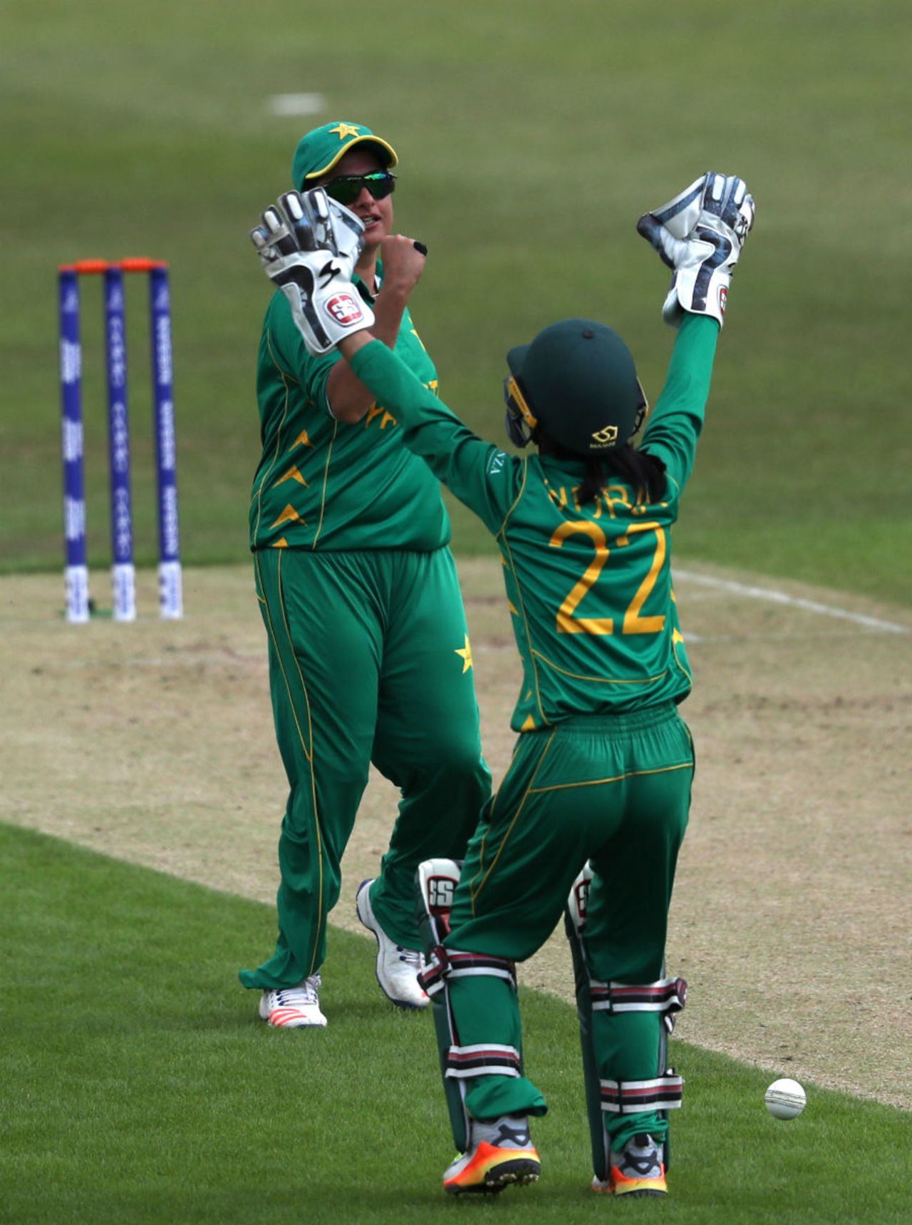 Sana Mir and Sidra Nawaz celebrate the wicket of Rachel Haynes, Pakistan v Australia, Women's World Cup, Leicester, July 5, 2017