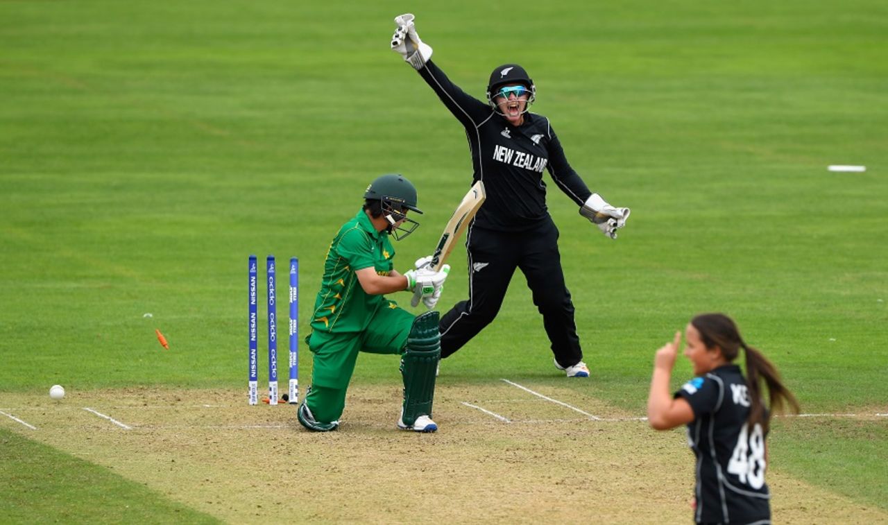 Amelia Kerr bowled Nahida Khan around her legs, New Zealand v Pakistan, Women's World Cup, Taunton, July 8, 2017