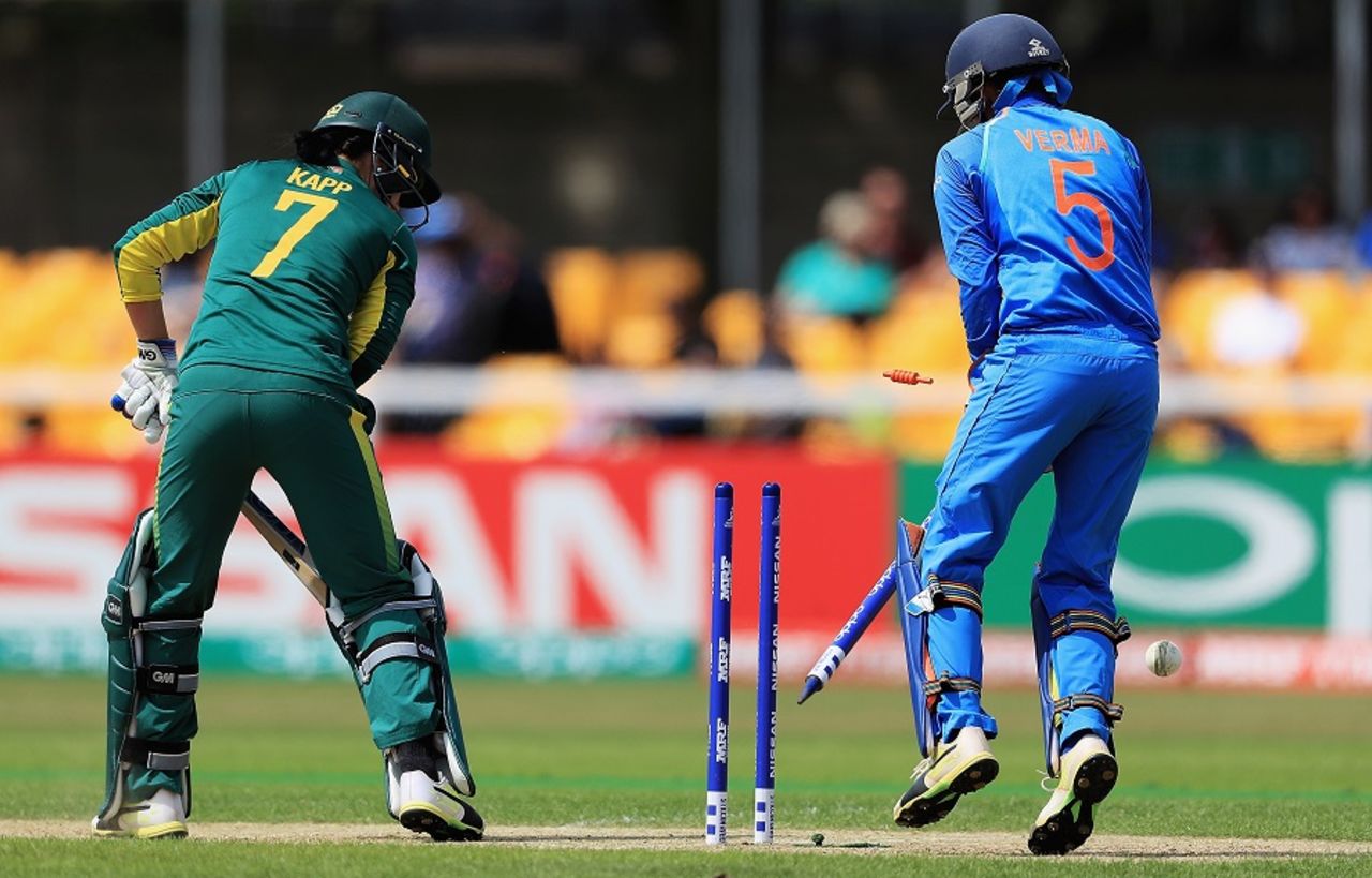 Marizanne Kapp was bowled by Harmanpreet Kaur, India v South Africa, Women's World Cup 2017, Leicester, July 8, 2017